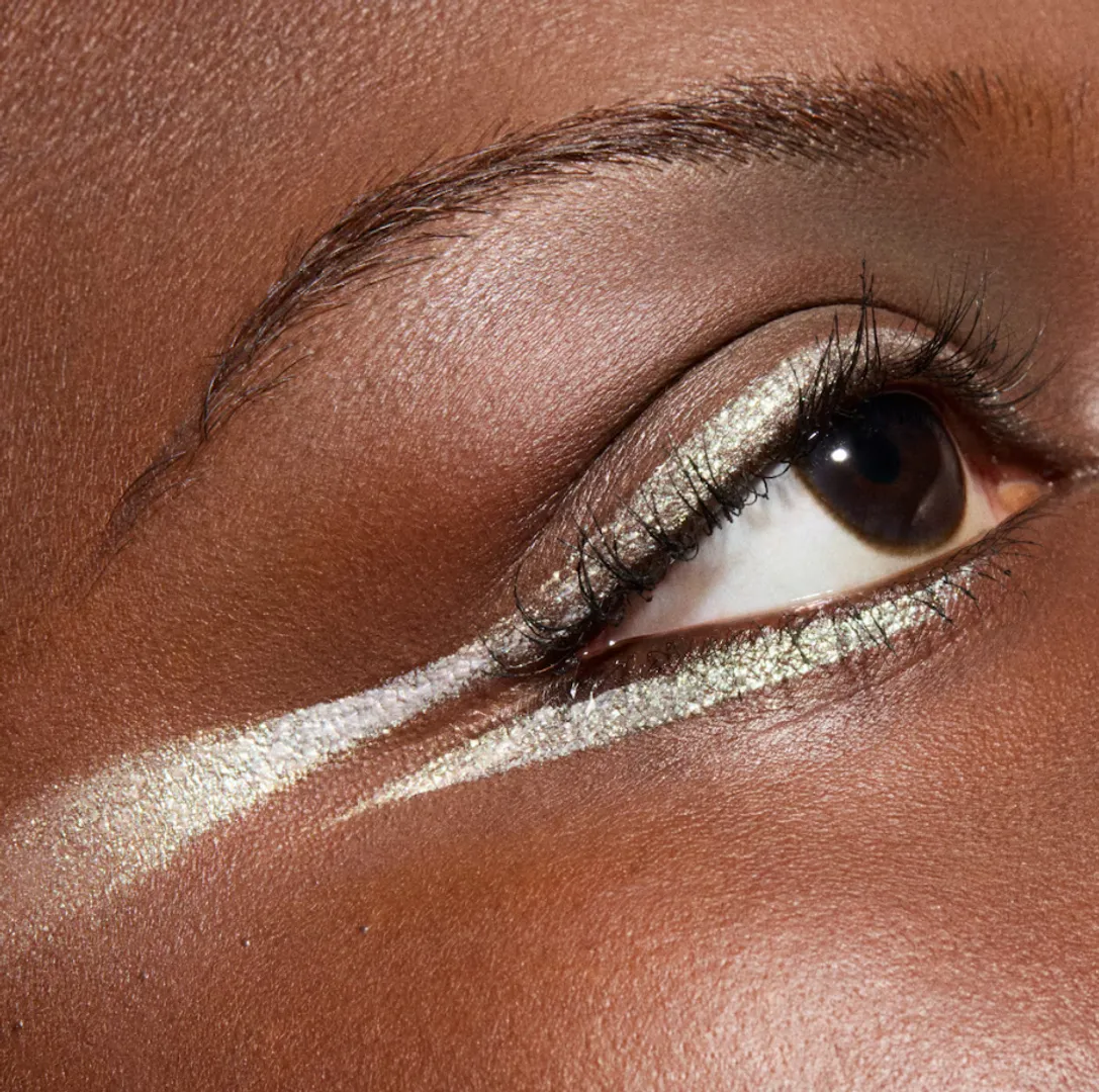 MAC PRISMATICA LIQUID EYE LINER