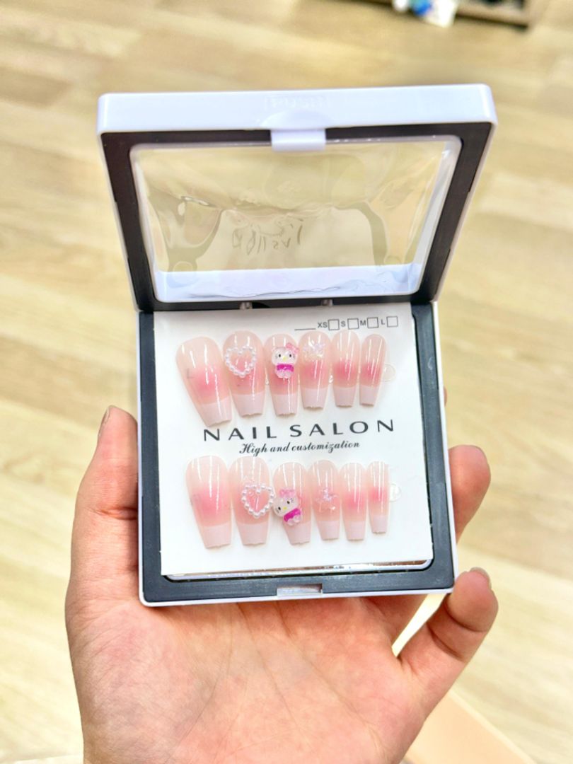 ️uñas postillas 3D  HELLO KITTY 