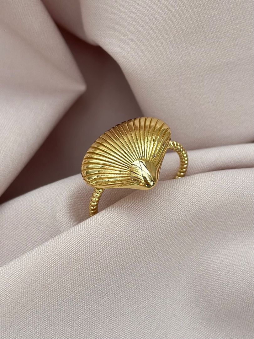 Anillo concha dorado