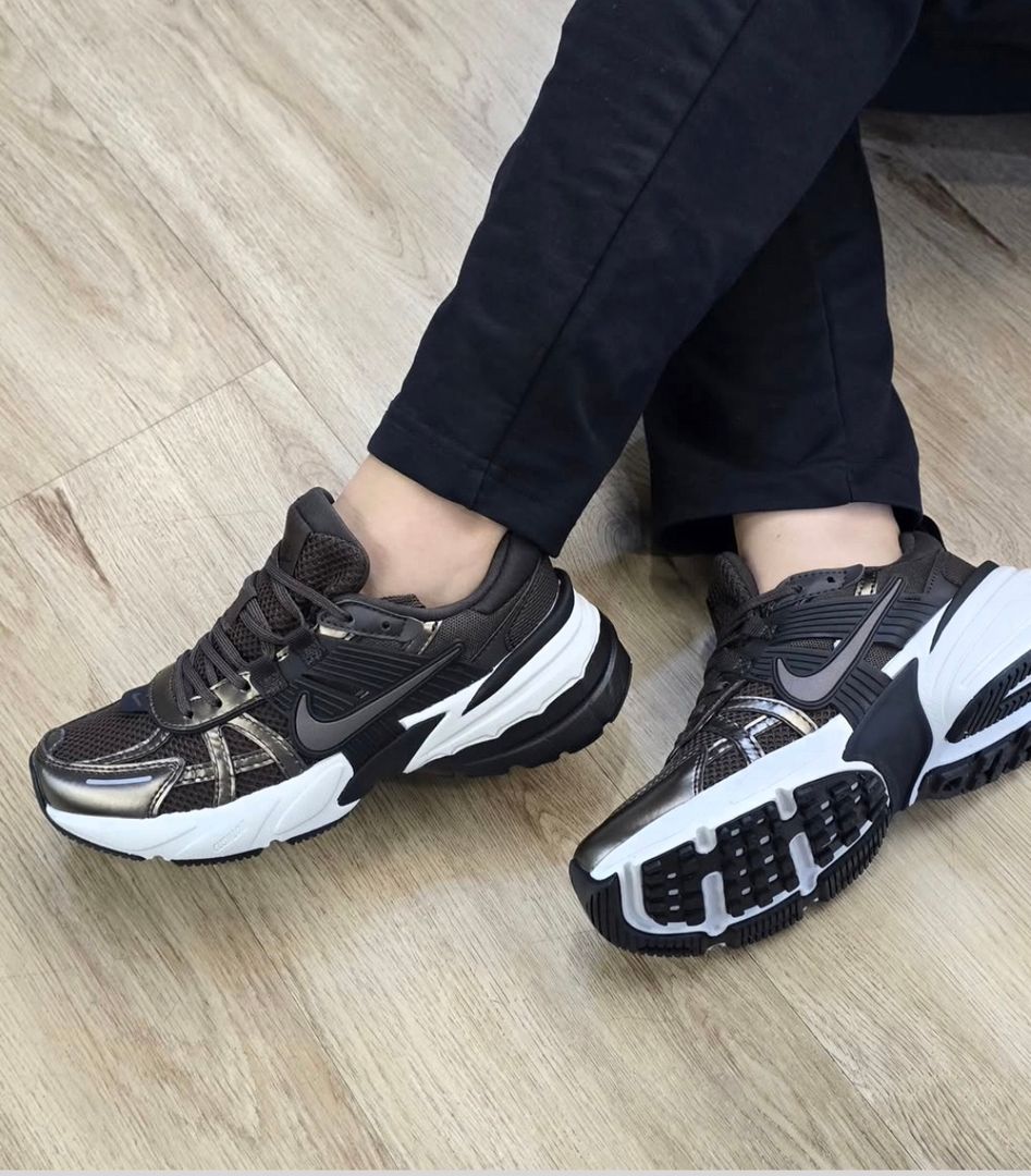 Nike v2k run bronce