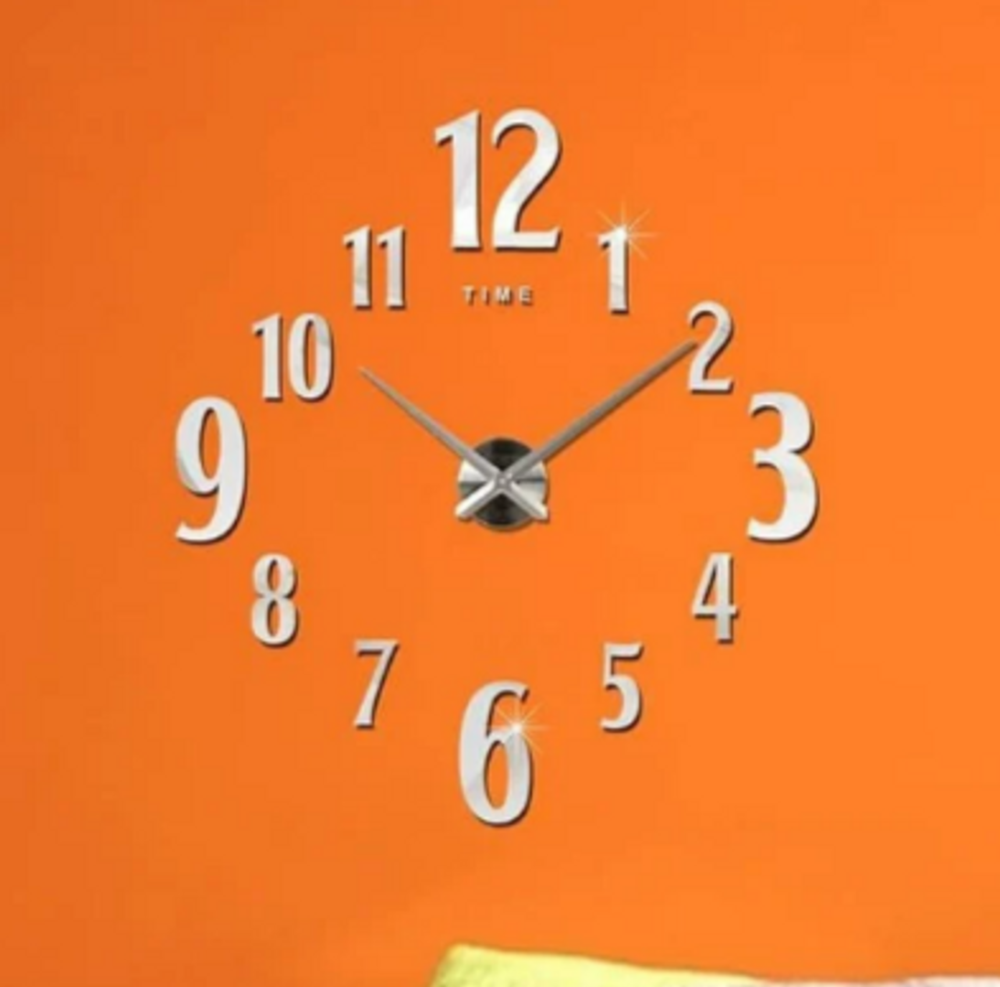 Reloj de pared triangulo 