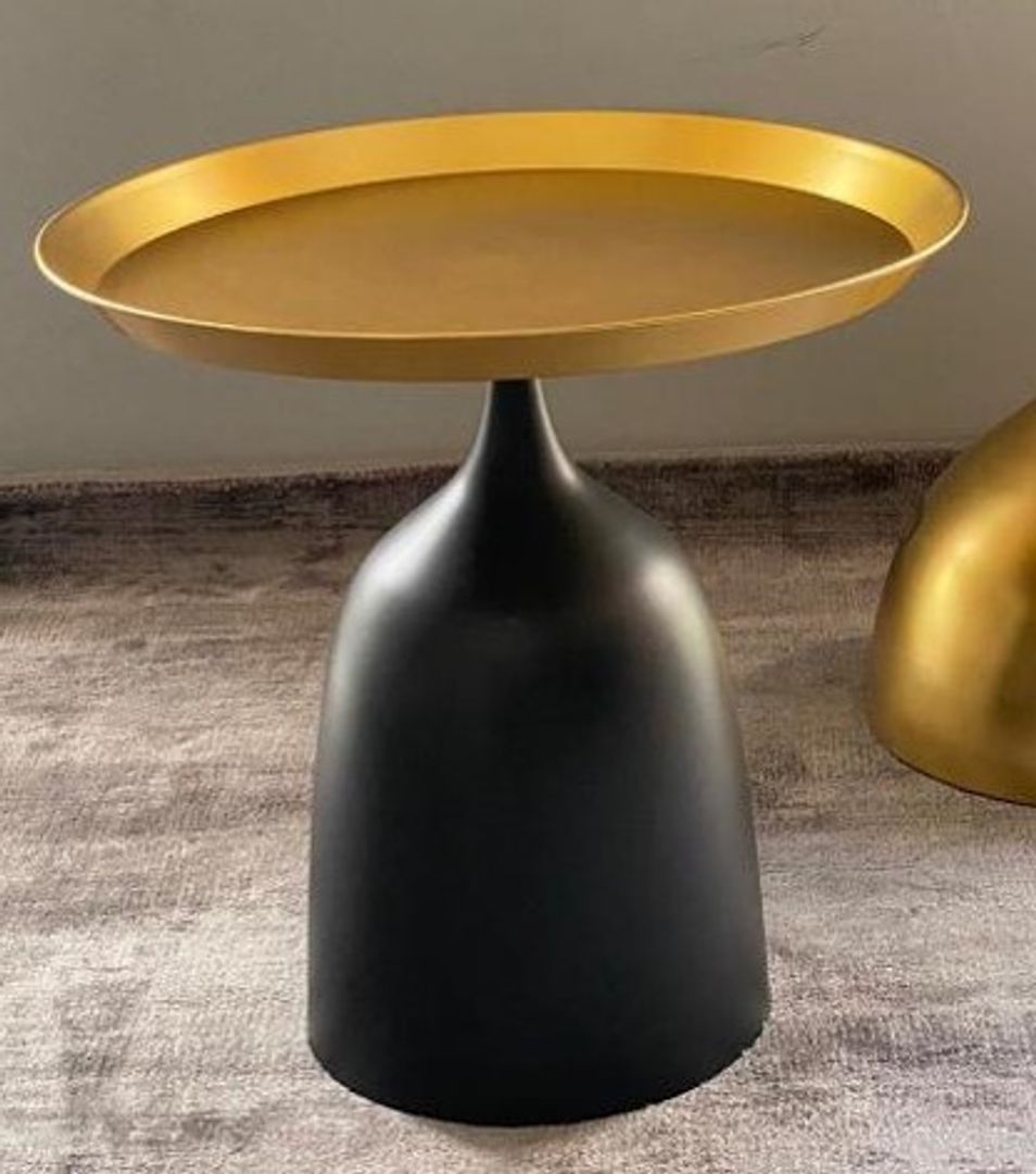 MESA EN METAL NEGRO Y DORADO