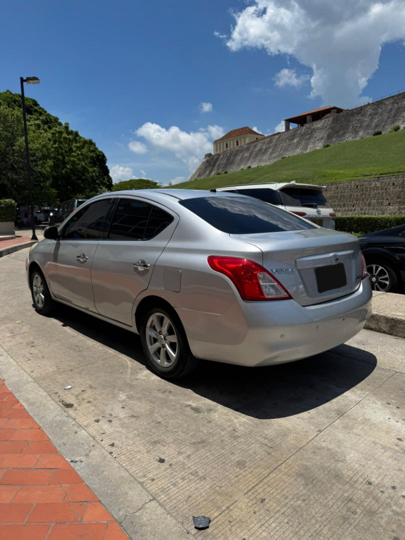 NISSAN VERSA 1.6L AUT ADVANCE 2015