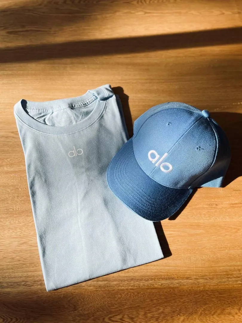 DUO DE CAMISETA + GORRA BORDADA