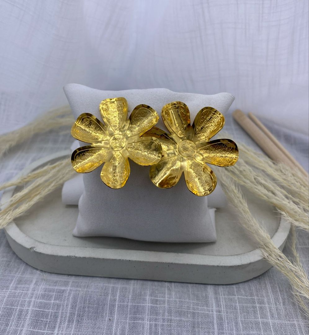 Topo flor, bronce con baño de oro 
