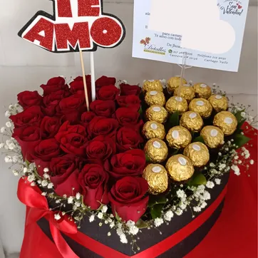 Imagen del producto corazon medio rosas y chocolates