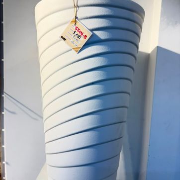 Imagen del producto MATERO PLASTICO BLANCO TALLADO EN ESPIRAL