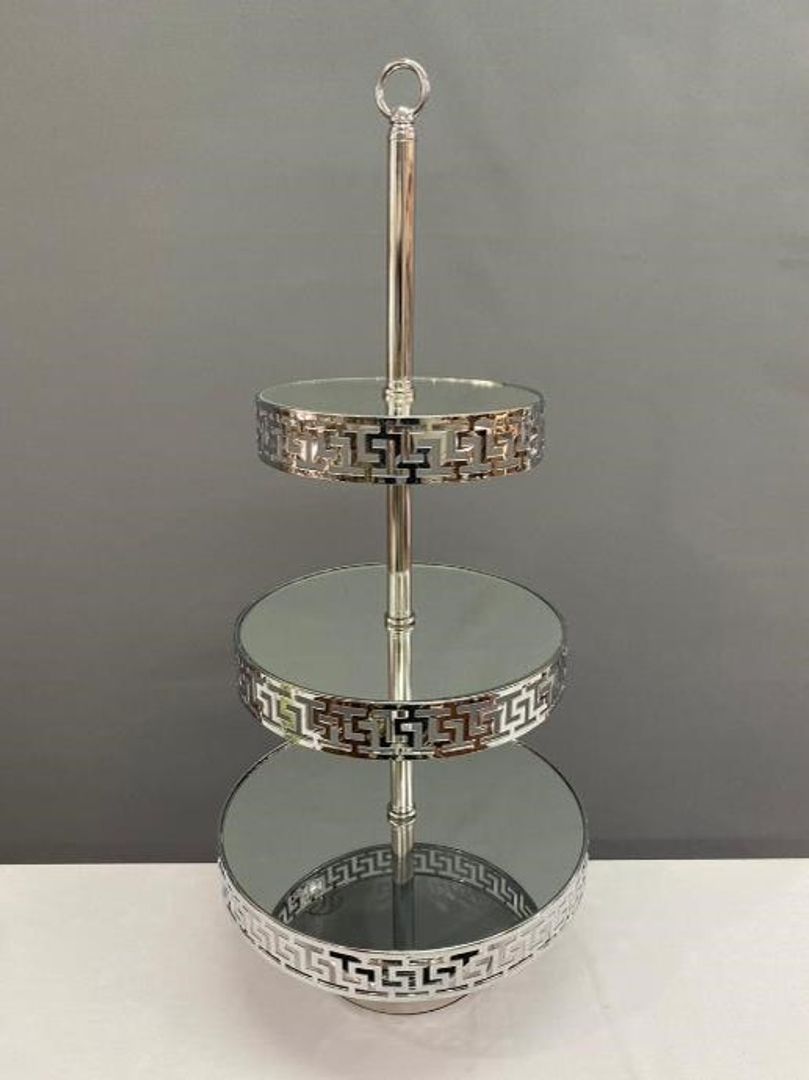 Set de tres bases en metal color plateado con espejo