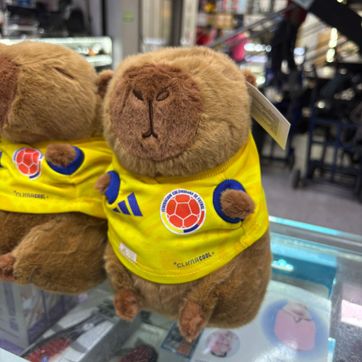 PELUCHE DE CAPIBARA SELECCION COLOMBIA - imagen 1