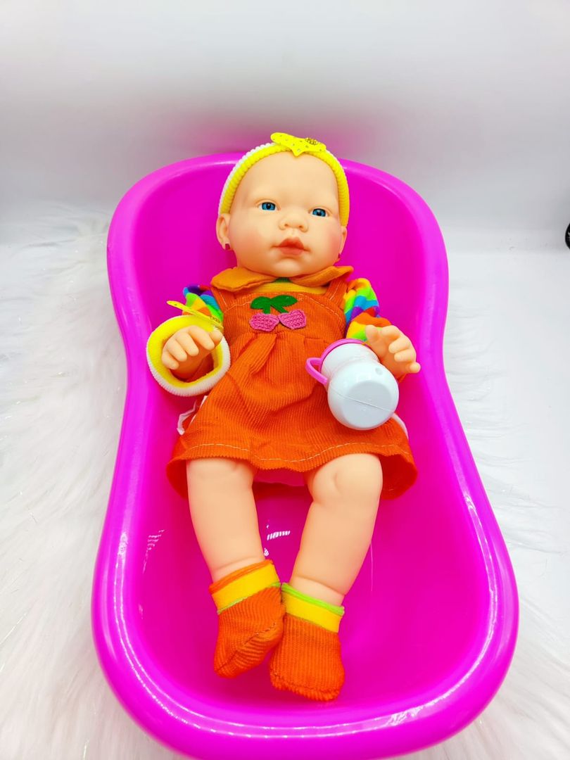 Bebita en tina tetero luz 