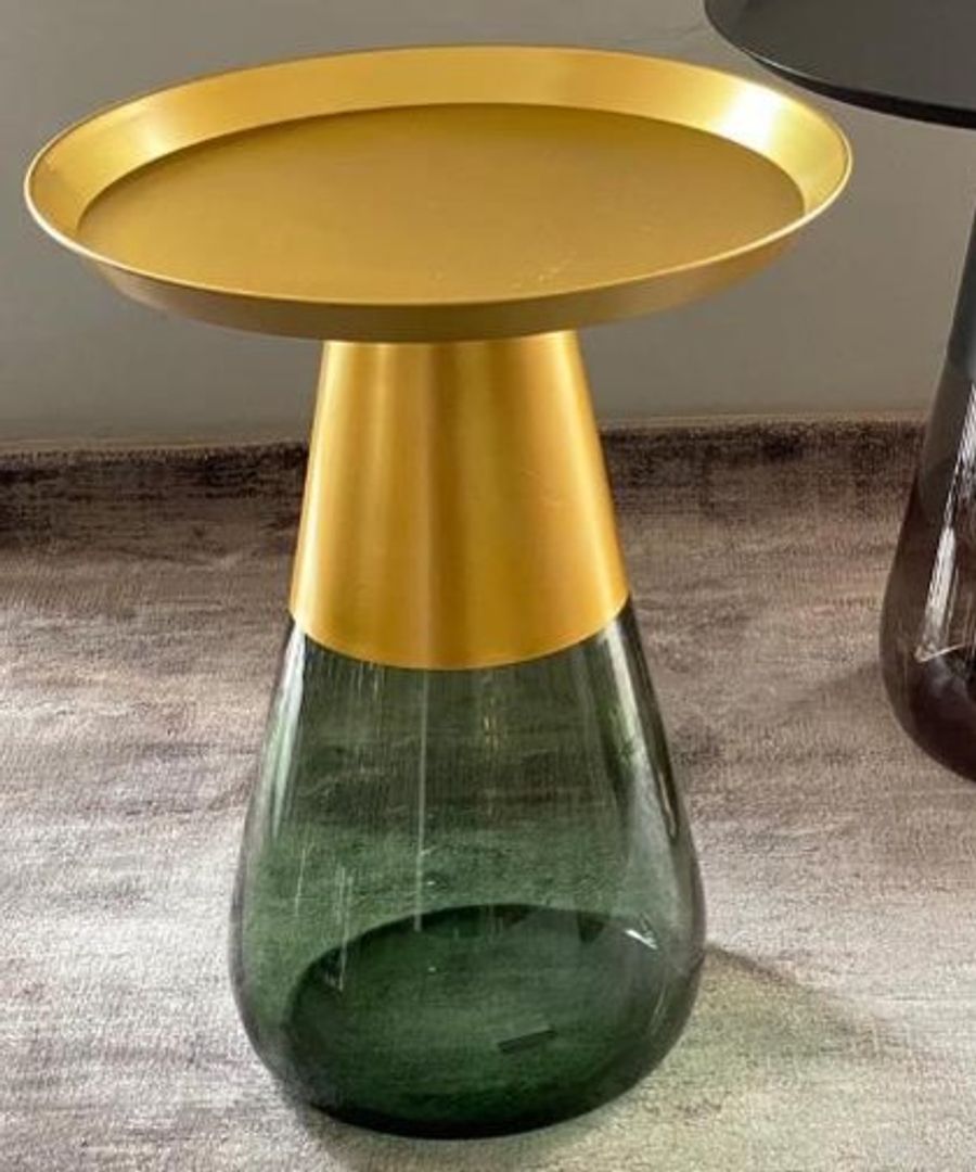 MESA EN METAL DORADO Y VIDRIO VERDE