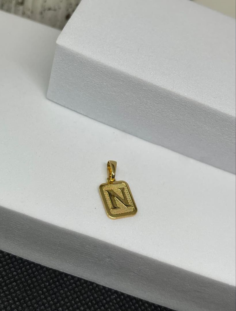 Dije letra N placa diamantada
