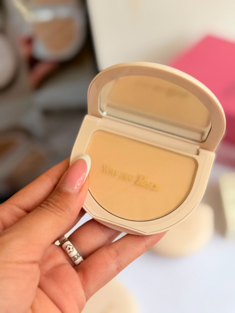 POLVO COMPACTO RARE BEAUTY