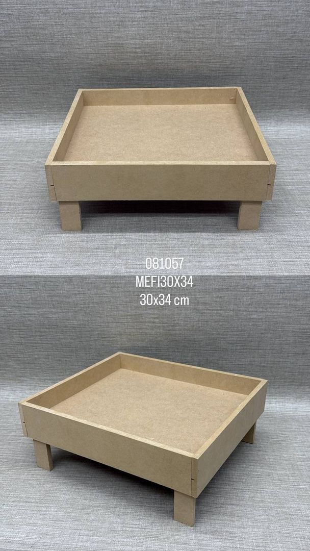 BANDEJA CON PATAS 30X34 CM