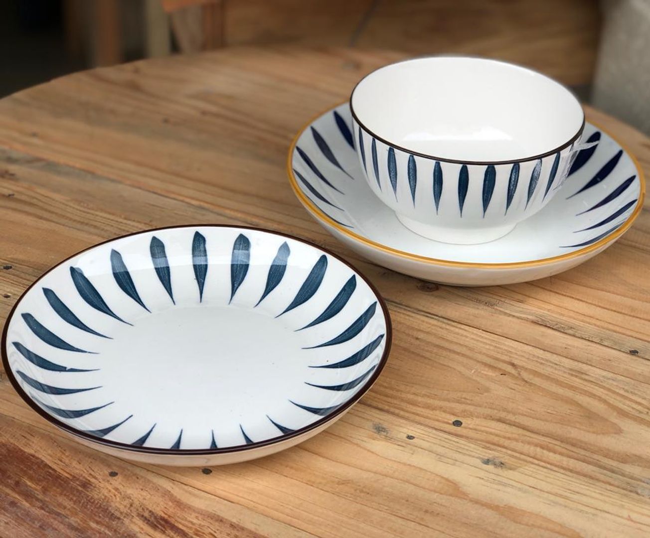 PLATO PANDO LOZA RAYAS AZUL BORDE MOSTAZA 