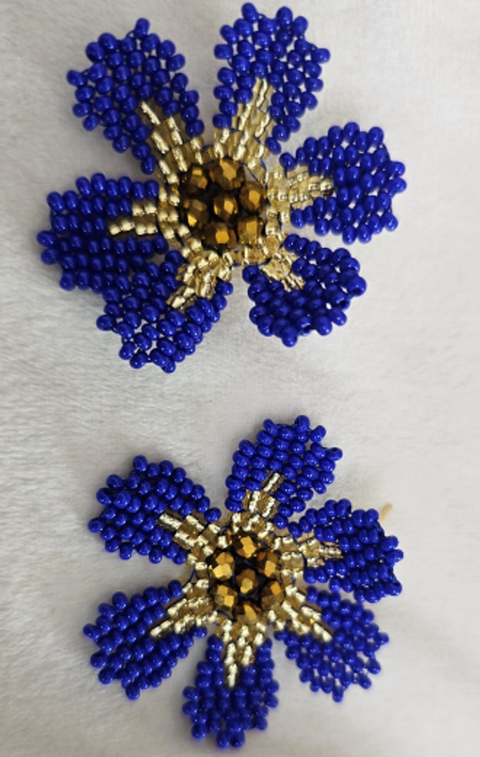 Arete Flor 6 Pétalos Mostacilla 