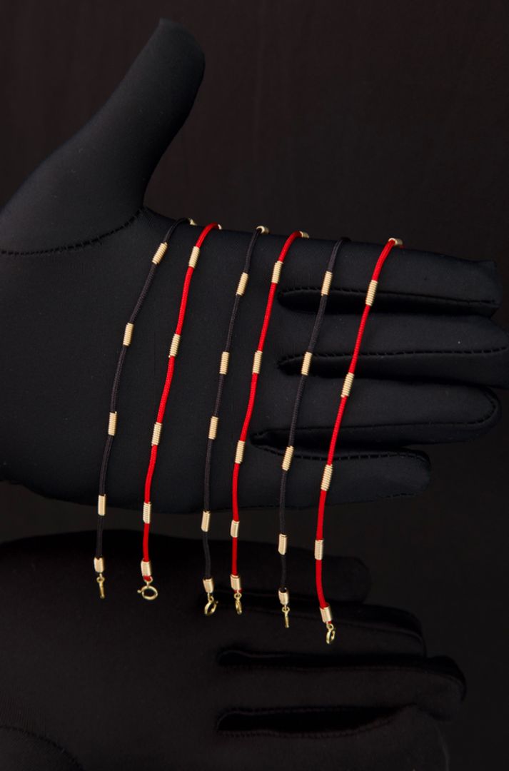 Pulsera 7 nudos ( roja o negra )