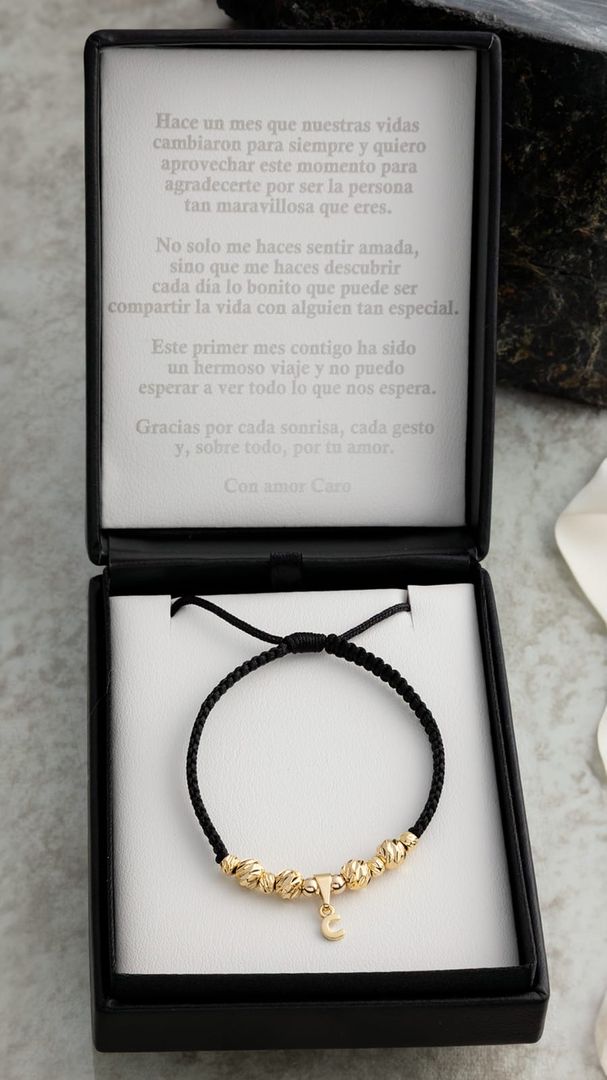 Manilla personalizada con dije inicial 