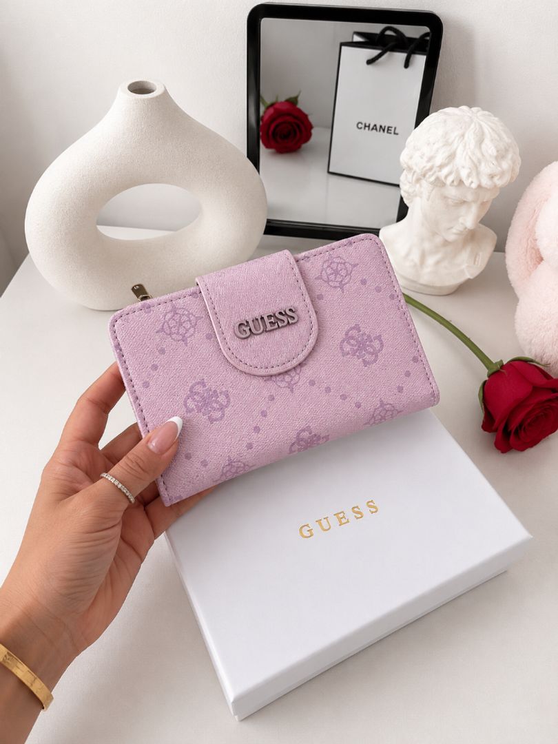 Billetera mediana Guess en caja 