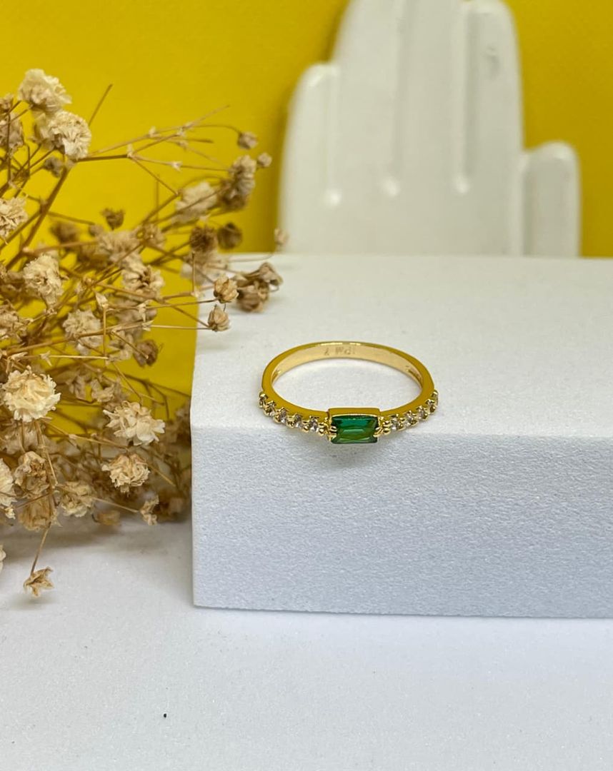 Anillo circonias piedra verde rectangular