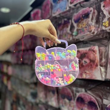 Imagen del producto Kit de Bisutería Dulce Gatito: Cuentas y Dijes Kawaii