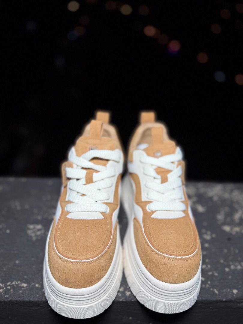 Tenis plataforma gamuza 