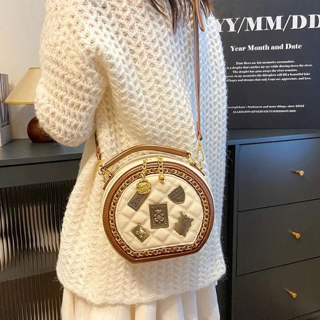 Bolso tipo Moschino redondo 