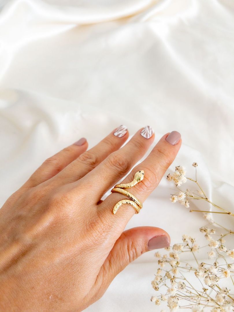 Anillo culebra pegado 