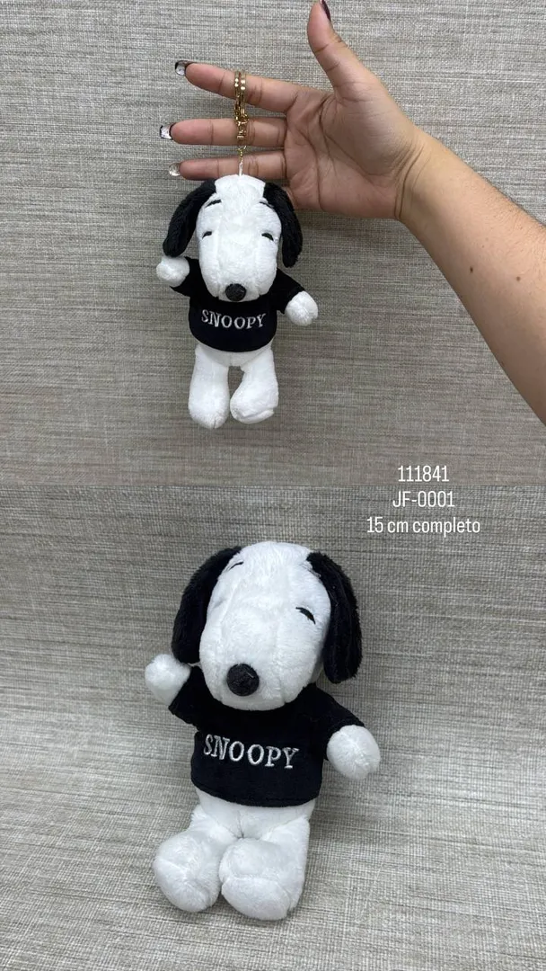 LLAVERO DE SNOOPY CON CAMISA NEGRA