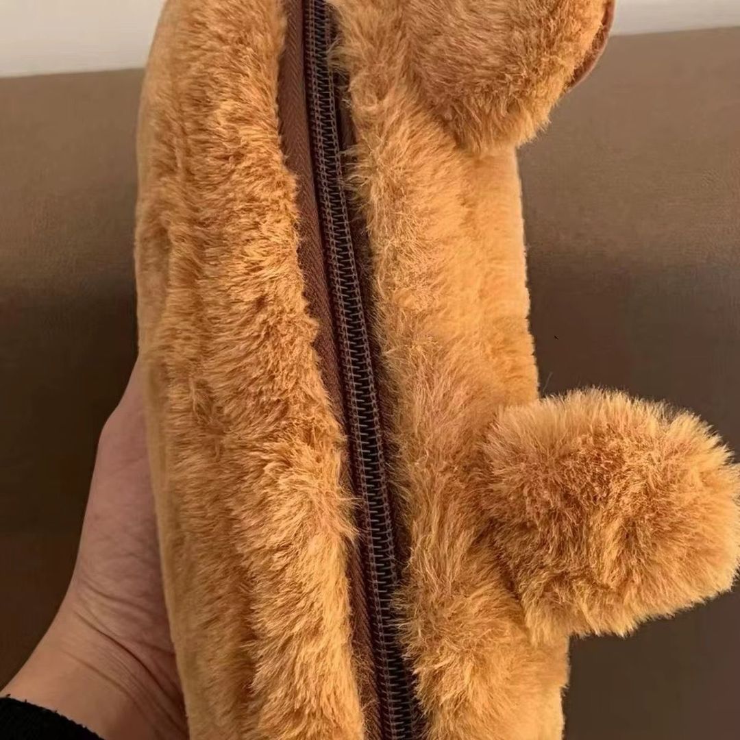 Cartuchera peluche capibara 