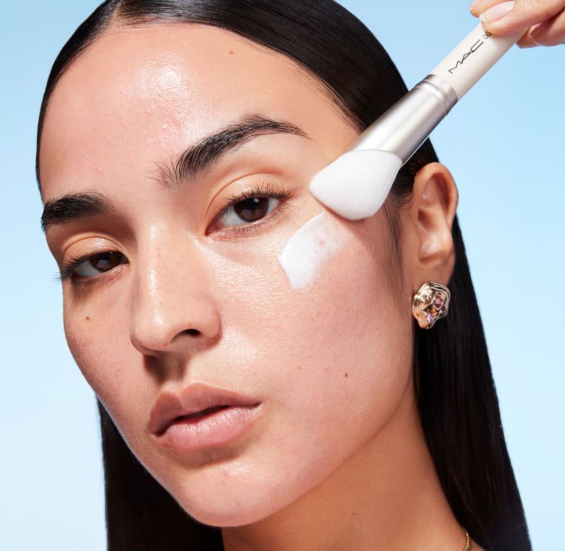 MAC 001 SERUM + MOISTURIZER BRUSH