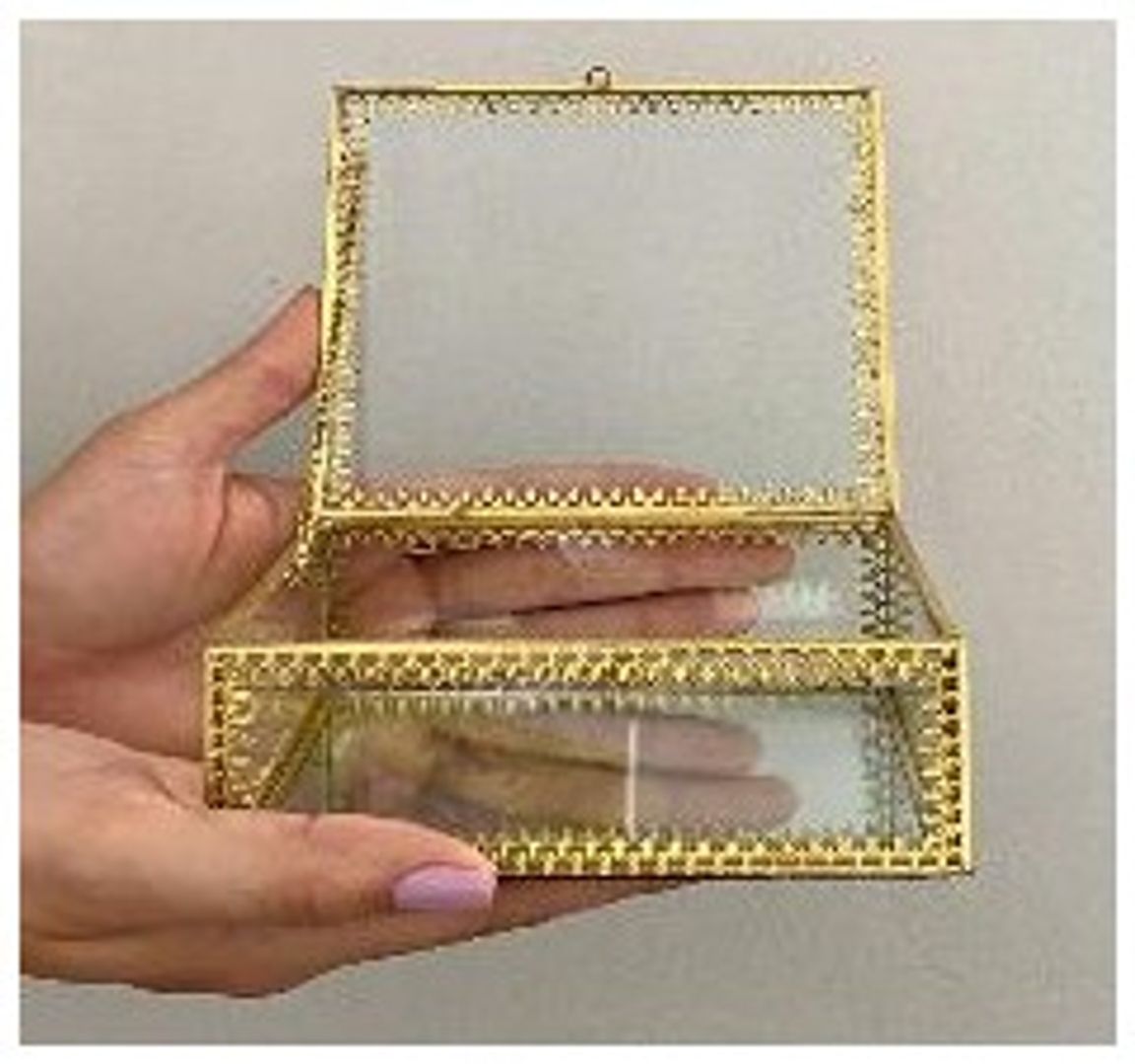 Cajitas de regalo doradas.