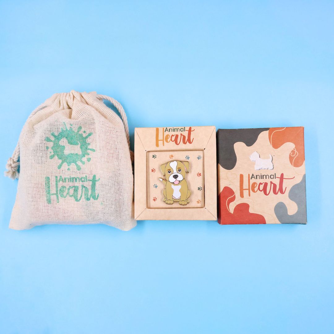 PIN PITBULL CAFE CLARO