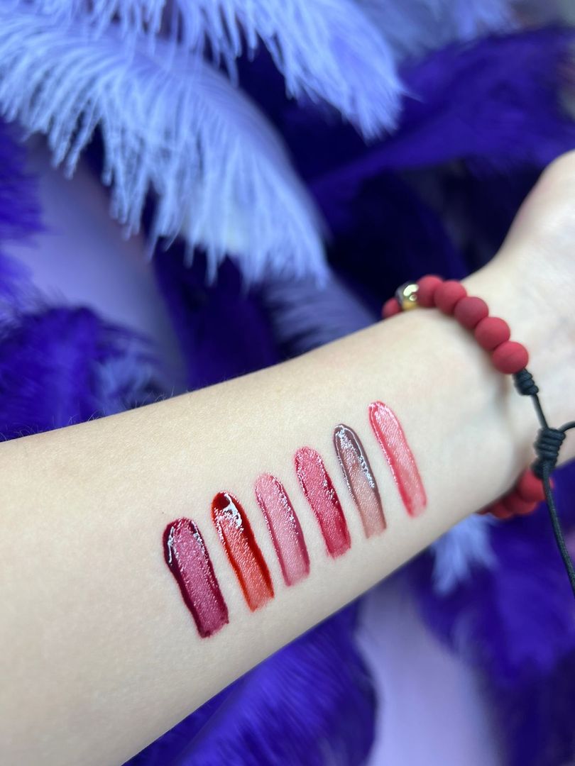 GLOSSY TINT KISS BEAUTY 
