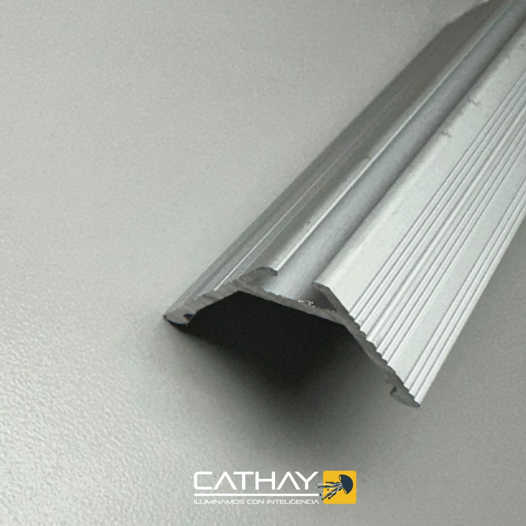 PERFIL ESQUINERO CON PANTALLA ACRILICA OPALIZADA (DUOANGULO) 3 MTS  