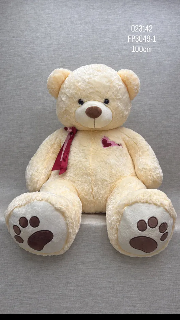 OSO CREMA CON BORDADO DE CORAZON 100 CM
