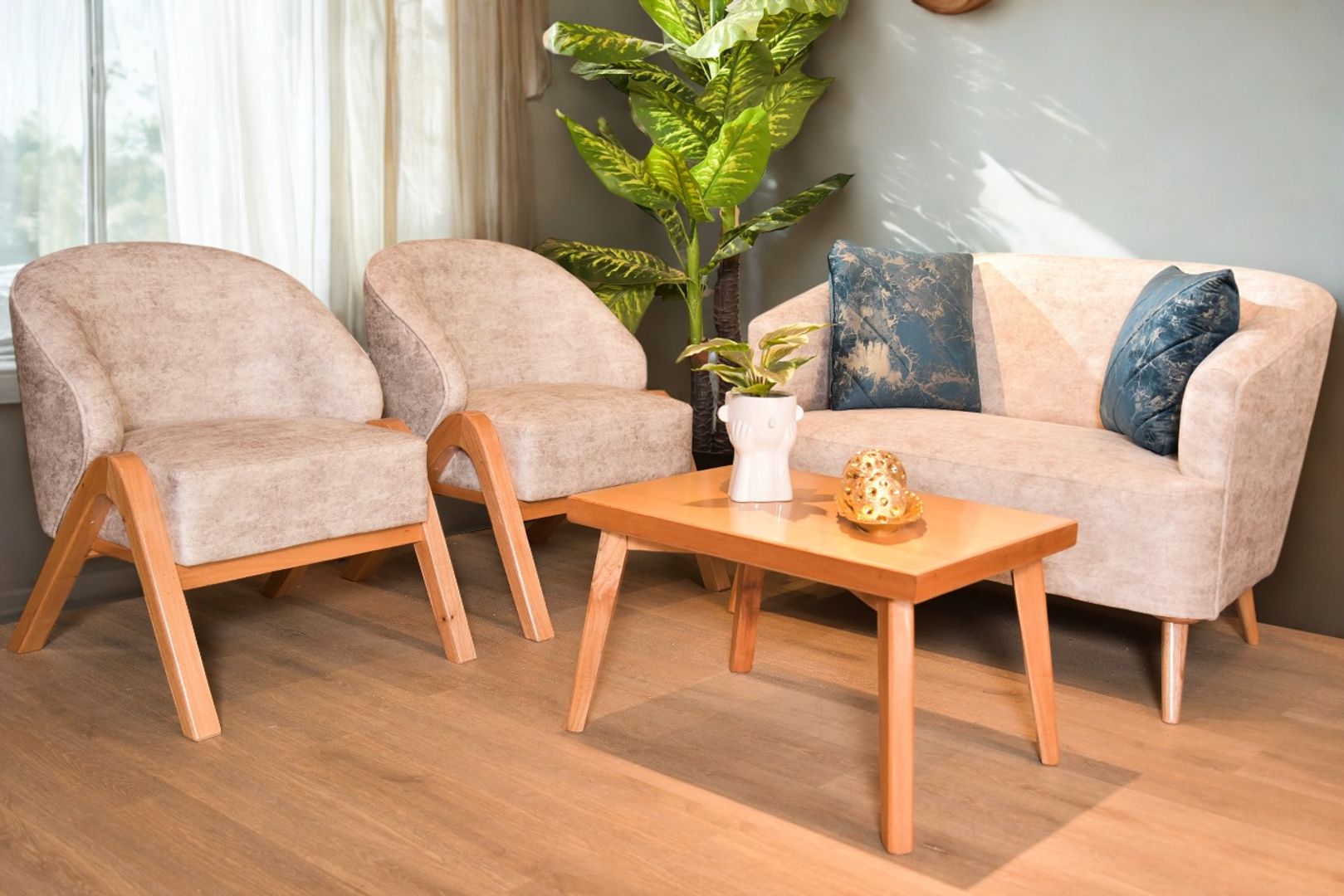 SALA TOKIO NATURAL 2 SILLAS + MESA CENTRO TAPIZADO MARFIL