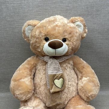 Imagen del producto OSO BEIGE CON BUFANDA DE CORAZÓN 60 CM