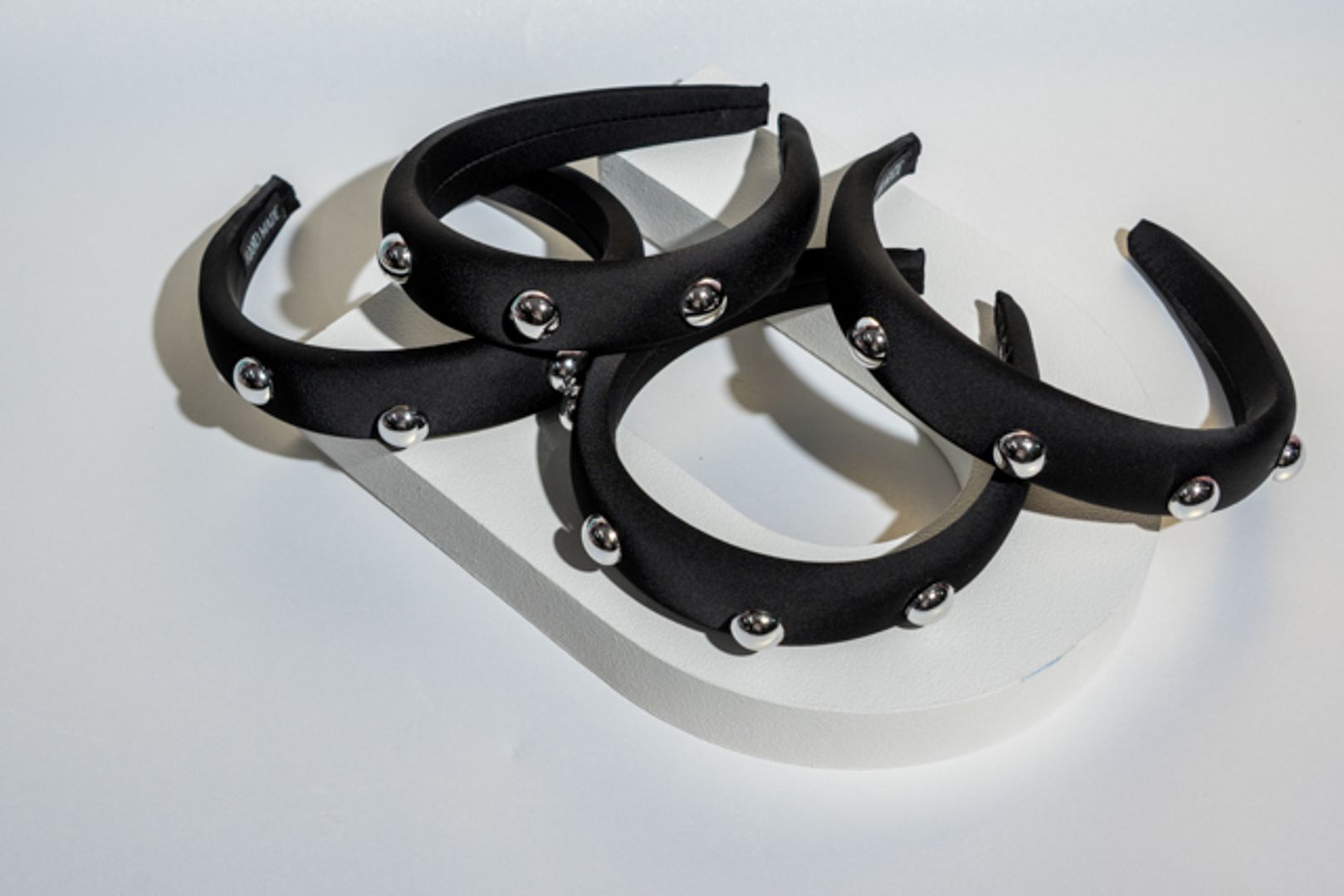 DIADEMA NEGRA PIEDRAS