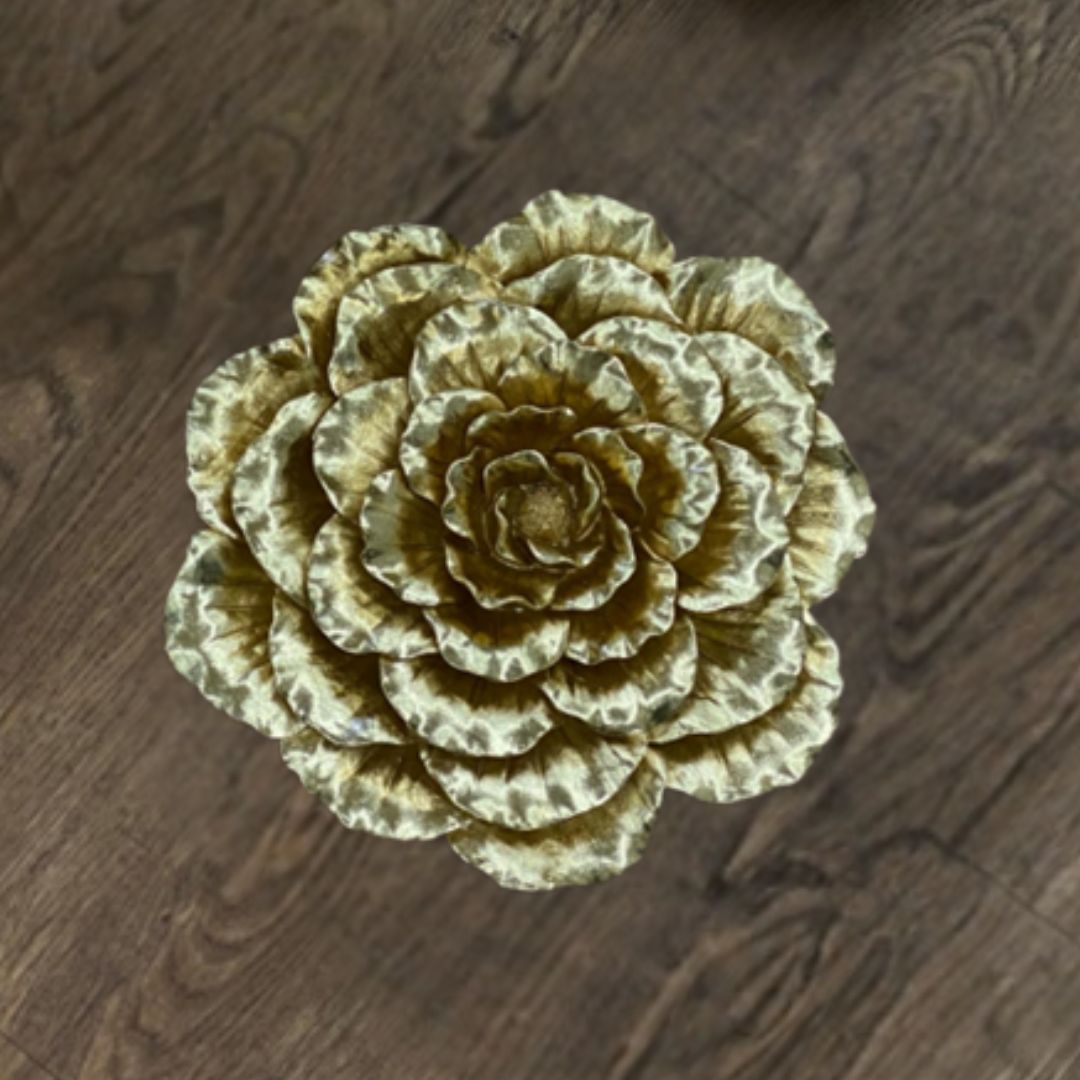 FLOR DE PARED RESINA  DORADO