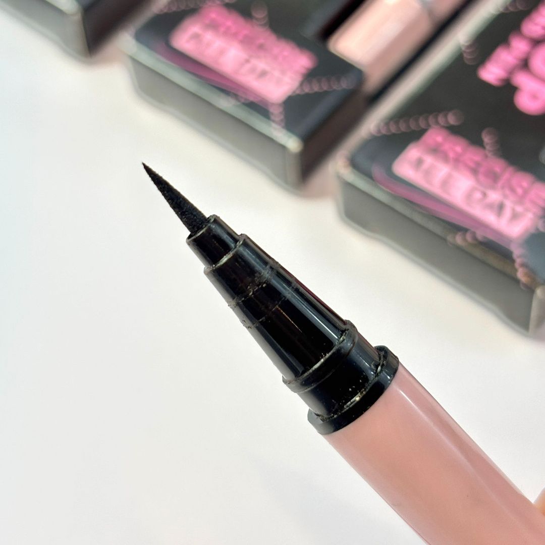 Delineador en Plumon Art Make Engol