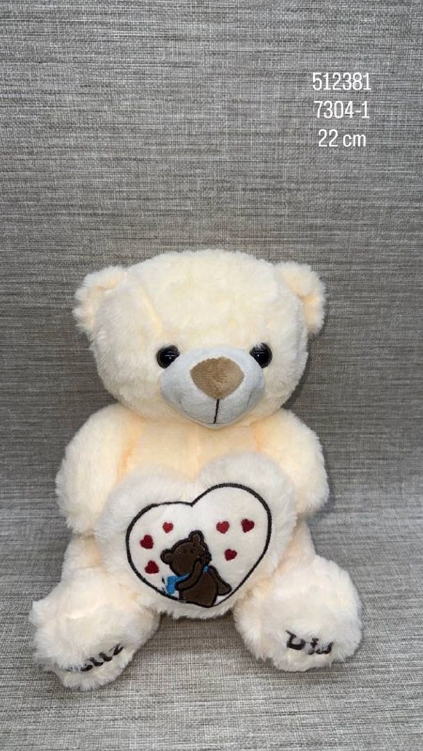 OSO CREMA CON CORAZÓN 22 CM