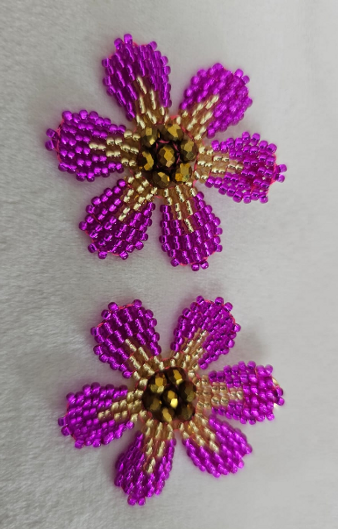Arete Flor 6 Pétalos Mostacilla 
