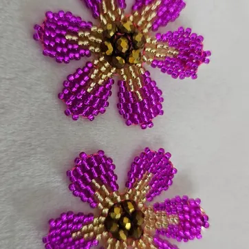 Arete Flor 6 Pétalos Mostacilla  - imagen 1