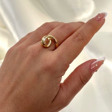 Imagen del producto Anillo dorado figura 