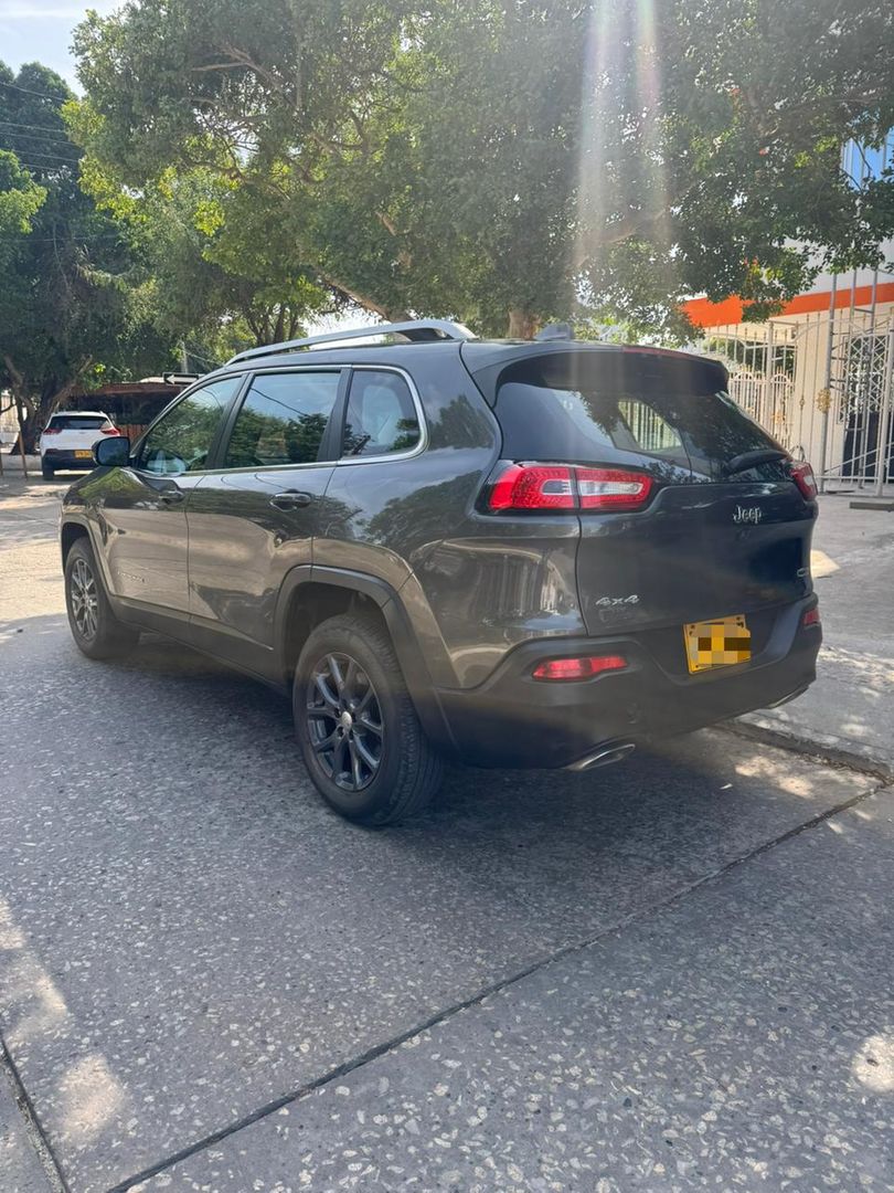 JEEP CHEROKEE 3.2L AUT 4X4 2015 LONGITUDE