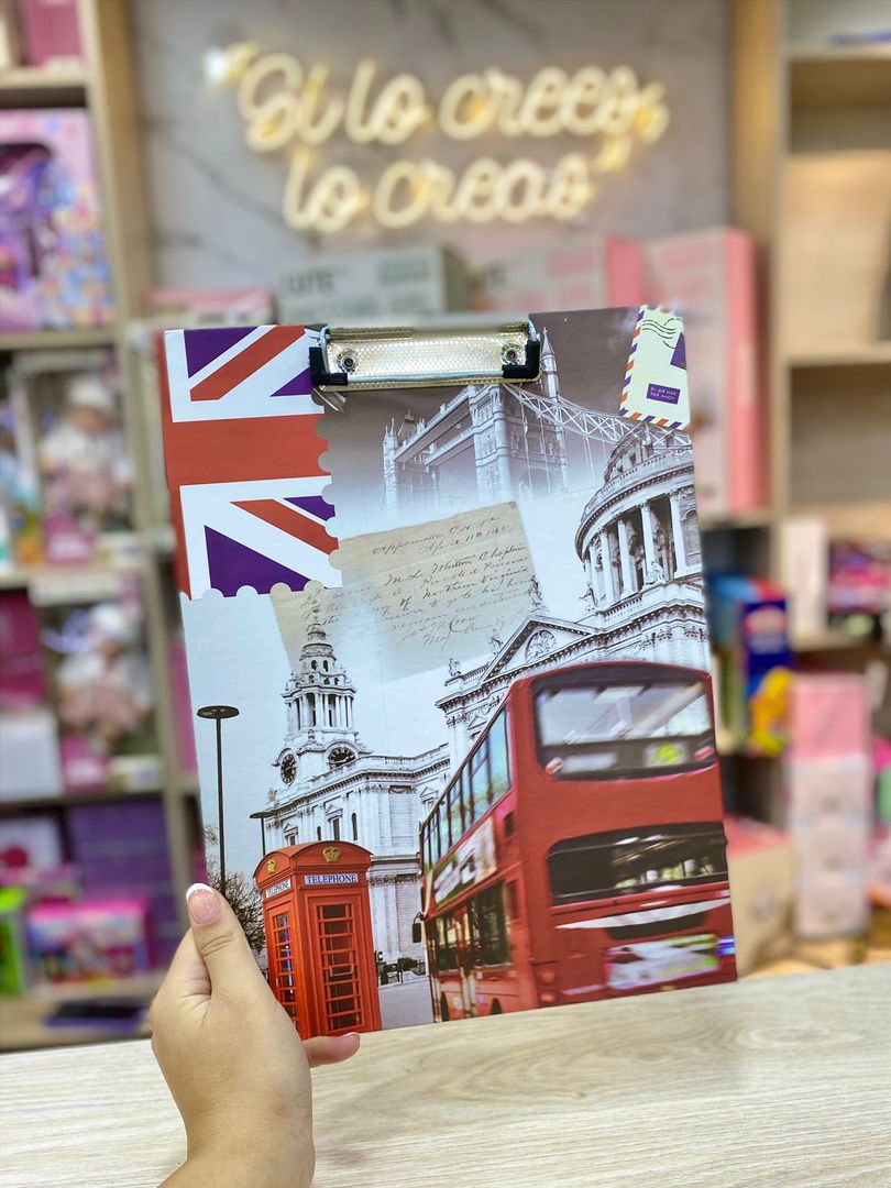 PORTAPAPEL / TABLA CON PINZA DECORADA