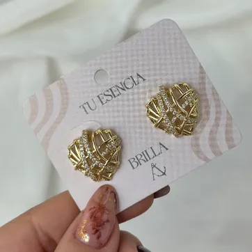 Imagen del producto Arete corazón circonias 