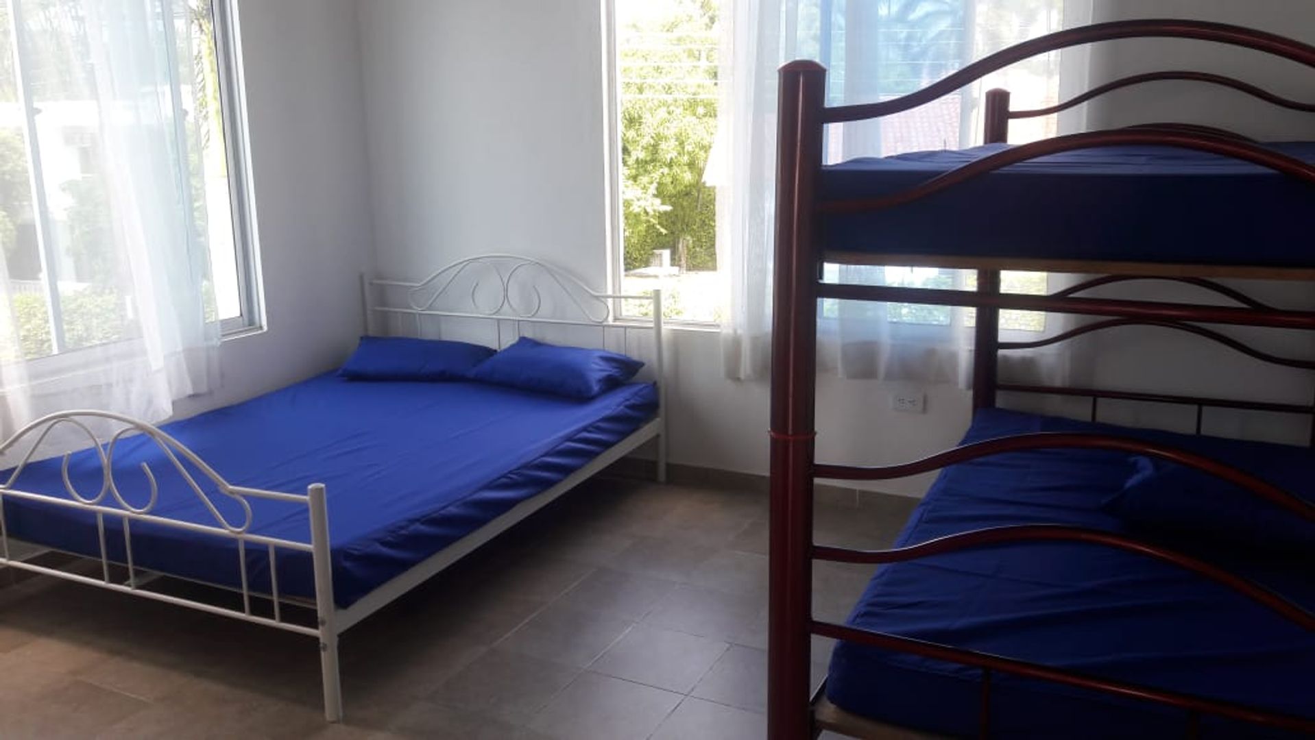 MELGAR  |12 PERSONAS