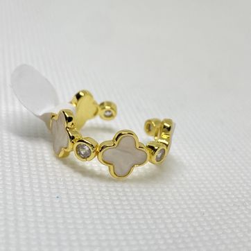 Imagen del producto ANILLO TRÉBOL DORADO Y BLANCO 